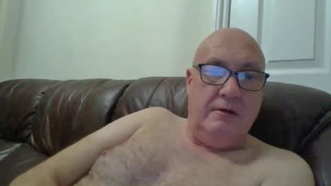 daddyhere4uall6 online show from 11.30.25