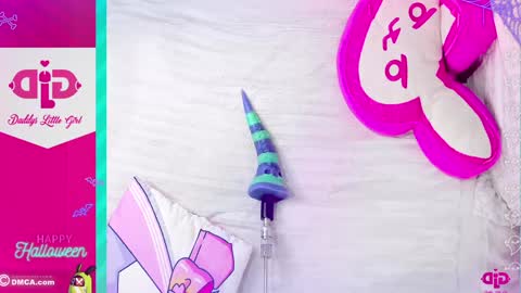 Snapshot of daddyslittlegirl01 chatting on 10.30.25 Im Andrea Nice to see you here I love patterns soo much online show from 10.30.25