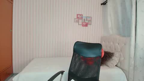 daeneryslove_doll online show from 11.13.25