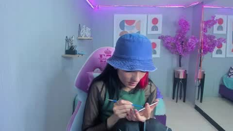 Snapshot of dafne_huges chatting on 01.10.25 dafne huges online show from 01.10.25