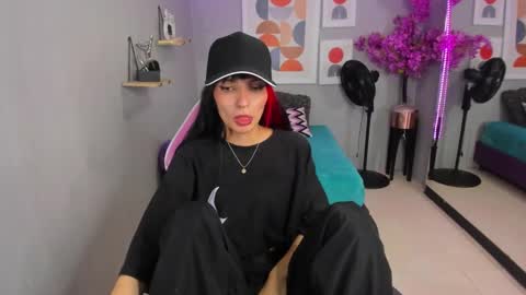 Snapshot of dafne_huges chatting on 01.31.25 dafne huges online show from 01.31.25