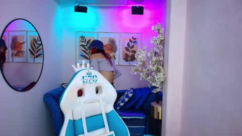 Snapshot of dafne_huges chatting on 09.09.25 dafne huges online show from 09.09.25