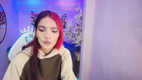 Snapshot of dafne_huges chatting on 10.01.25 dafne huges online show from 10.01.25