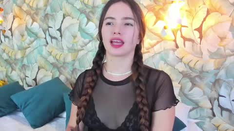 Snapshot of dafnevega chatting on 02.22.25 Dafne  online show from 02.22.25