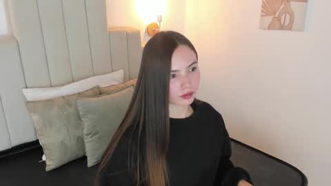 Snapshot of dafnevega chatting on 09.19.25 Dafne  online show from 09.19.25