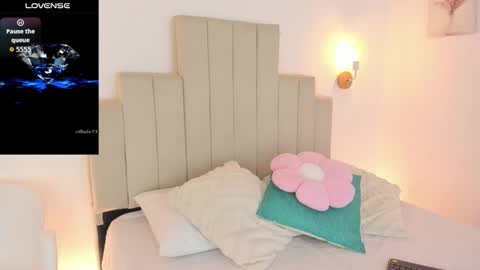 Snapshot of dafnevega chatting on 10.28.25 Dafne  online show from 10.28.25