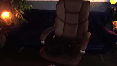 Dafni Mon online show from 10.19.25