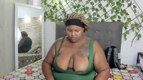 Snapshot of dahianajoss chatting on 12.13.24 Ebony Sex Dahian online show from 12.13.24