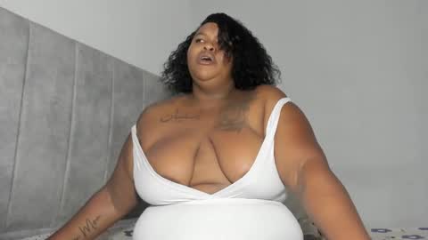 Snapshot of dahianajoss chatting on 12.28.24 Ebony Sex Dahian online show from 12.28.24