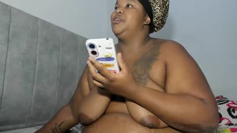 Snapshot of dahianajoss chatting on 12.29.24 Ebony Sex Dahian online show from 12.29.24