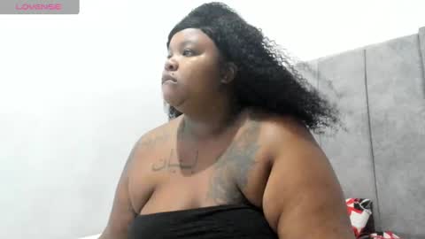 Snapshot of dahianajoss chatting on 01.19.25 Ebony Sex Dahian online show from 01.19.25