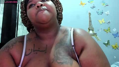 Snapshot of dahianajoss chatting on 02.25.25 Ebony Sex Dahian online show from 02.25.25
