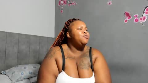 Snapshot of dahianajoss chatting on 09.22.25 Ebony Sex Dahian online show from 09.22.25