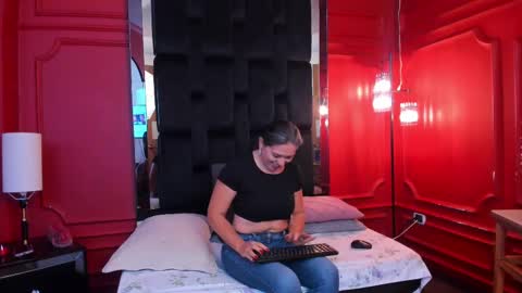 Snapshot of dahianeconnor chatting on 11.14.25 Dahiane Connor online show from 11.14.25