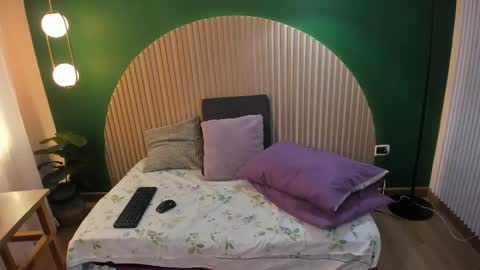 Snapshot of dahianeconnor chatting on 11.25.25 Dahiane Connor online show from 11.25.25