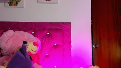 Snapshot of dahiangomezz chatting on 09.11.25 online show from 09.11.25