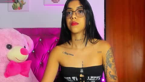 Snapshot of dahiangomezz chatting on 09.19.25 online show from 09.19.25