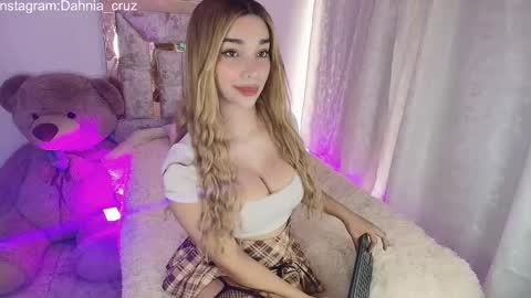 Snapshot of dahnia_cruz chatting on 09.23.25 dahnia_cruz online show from 09.23.25