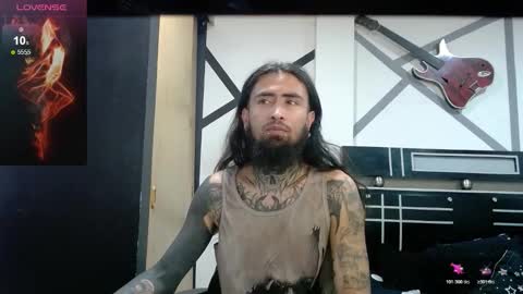 Snapshot of daimon_rock01 chatting on 11.04.25 felipe online show from 11.04.25