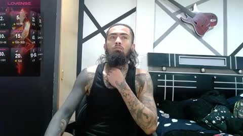 Snapshot of daimon_rock01 chatting on 11.10.25 felipe online show from 11.10.25