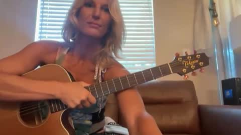 Daisy137 online show from 10.22.25