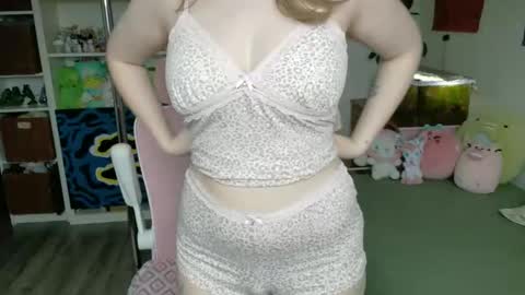 Snapshot of daisy_dollxo chatting on 04.19.26 Daisy online show from 04.19.26