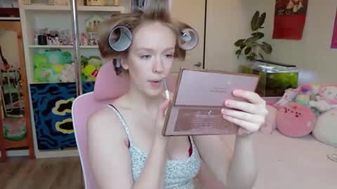 Snapshot of daisy_dollxo chatting on 05.13.26 Daisy online show from 05.13.26