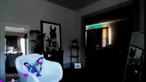 Snapshot of daisy_dove chatting on 11.19.25 Daisy online show from 11.19.25