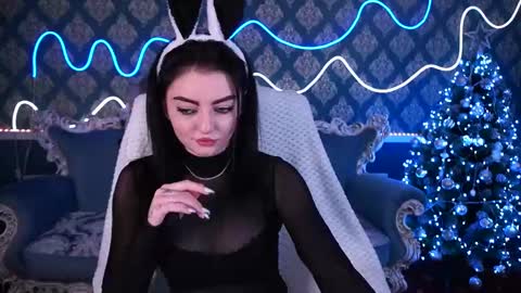 daisydelight_ online show from 12.15.24