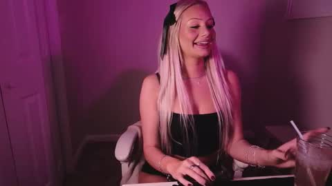 Snapshot of daisyy888 chatting on 11.30.25 daisy online show from 11.30.25