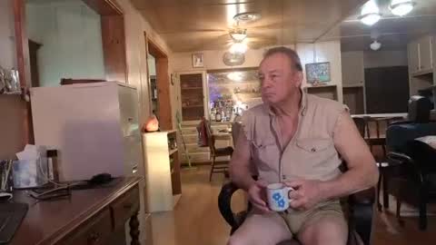 Snapshot of dakit2 chatting on 12.20.25 dakit online show from 12.20.25