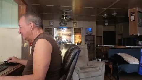 Snapshot of dakit2 chatting on 12.21.25 dakit online show from 12.21.25