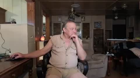 Snapshot of dakit2 chatting on 01.08.26 dakit online show from 01.08.26