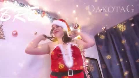 Snapshot of dakotaagray chatting on 12.20.25 Dakotaagray online show from 12.20.25