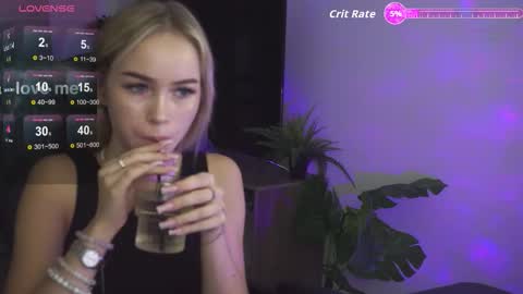 dakotaajohnnson online show from 09.12.25
