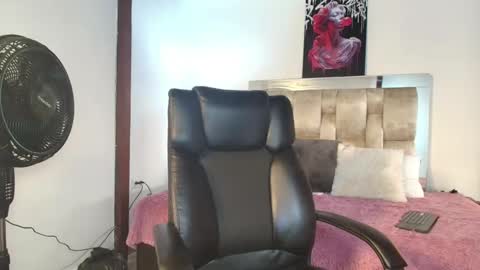 dakotarobbins_ online show from 01.30.25