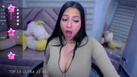 Snapshot of dakotha_v chatting on 03.11.25 Dakotha online show from 03.11.25