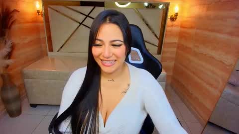 Snapshot of dakotha_v chatting on 12.04.25 Dakotha online show from 12.04.25