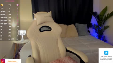 dakottaa__ online show from 12.12.24