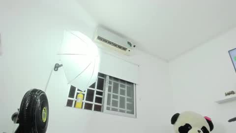 Snapshot of dalia_2 chatting on 09.28.25 Ren online show from 09.28.25