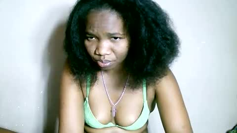 Snapshot of daliabella chatting on 10.15.25 daliabella online show from 10.15.25