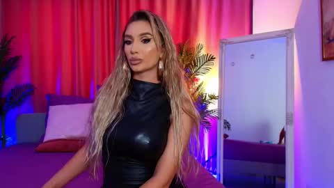 Snapshot of dalidaselena chatting on 09.22.25 DalidaSelena online show from 09.22.25