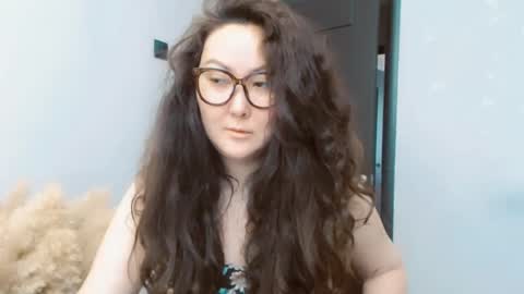 Snapshot of dalidayes chatting on 06.29.26 Dali online show from 06.29.26