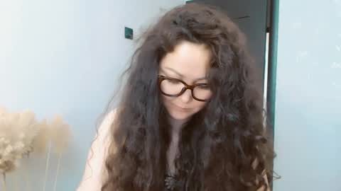 Snapshot of dalidayes chatting on 06.30.26 Dali online show from 06.30.26