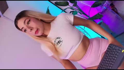 Snapshot of dalila_thoms chatting on 11.05.25 Dalila online show from 11.05.25