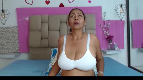 Snapshot of damaryleon chatting on 02.27.26 damaryleon online show from 02.27.26