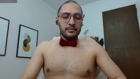 Snapshot of dami_duarte chatting on 12.17.25 Damian Duarte online show from 12.17.25