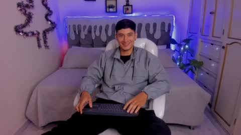 Snapshot of damian23_ chatting on 12.15.24 DAMIAN online show from 12.15.24