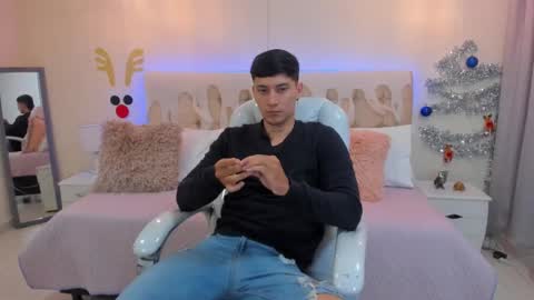 Snapshot of damian23_ chatting on 12.17.24 DAMIAN online show from 12.17.24