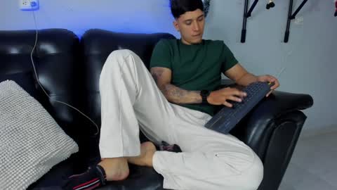 Snapshot of damian23_ chatting on 12.21.24 DAMIAN online show from 12.21.24